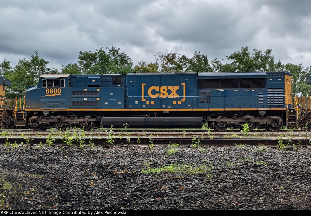 CSX 8900